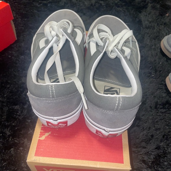 Vans - Picture 2 of 4